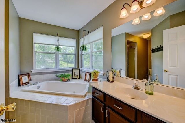 15 NAVAJO TRL, Branchburg Twp., NJ 08876