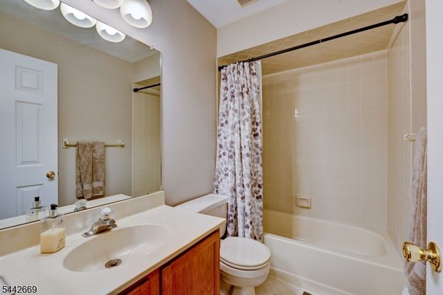 15 NAVAJO TRL, Branchburg Twp., NJ 08876