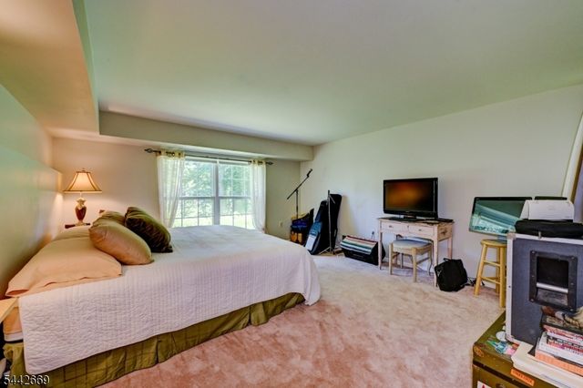 15 NAVAJO TRL, Branchburg Twp., NJ 08876