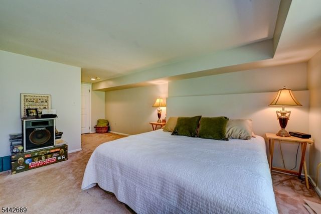 15 NAVAJO TRL, Branchburg Twp., NJ 08876