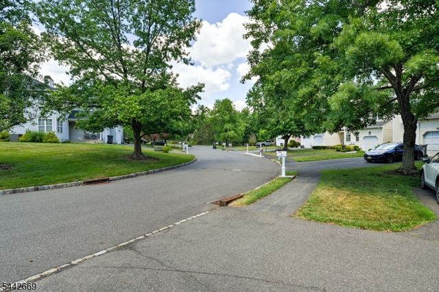 15 NAVAJO TRL, Branchburg Twp., NJ 08876