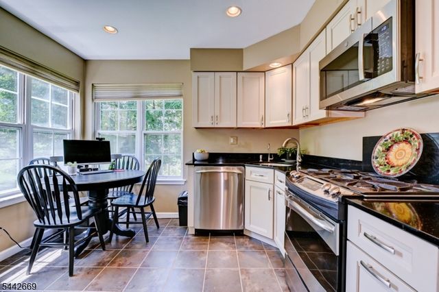 15 NAVAJO TRL, Branchburg Twp., NJ 08876