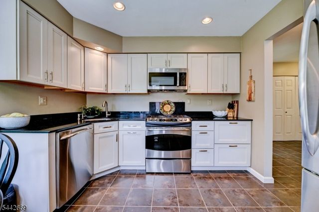 15 NAVAJO TRL, Branchburg Twp., NJ 08876