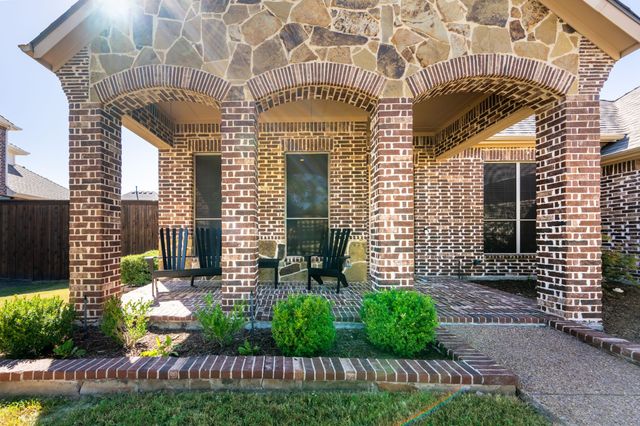 1233 Grayhawk Drive, Forney, TX 75126