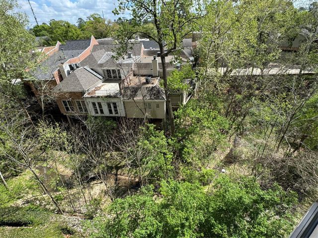 49 Briar Hollow Lane 304, Houston, TX 77027