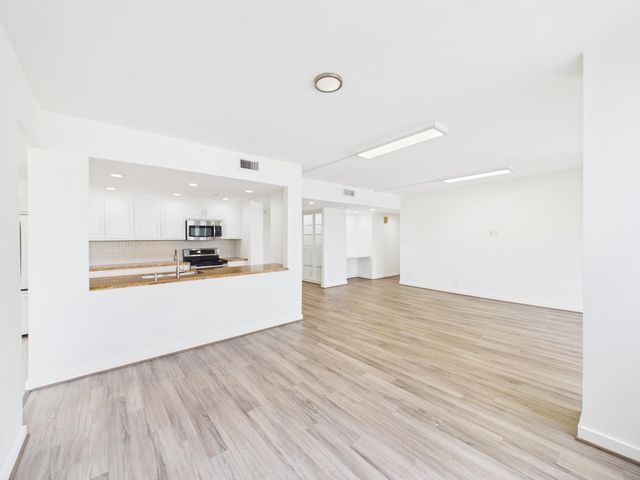 49 Briar Hollow Lane 304, Houston, TX 77027