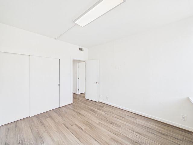 49 Briar Hollow Lane 304, Houston, TX 77027