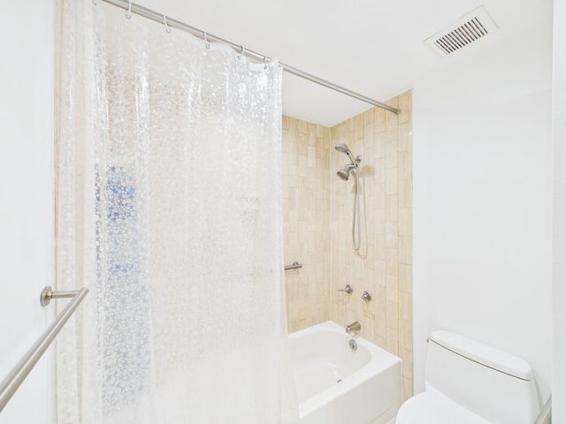 49 Briar Hollow Lane 304, Houston, TX 77027