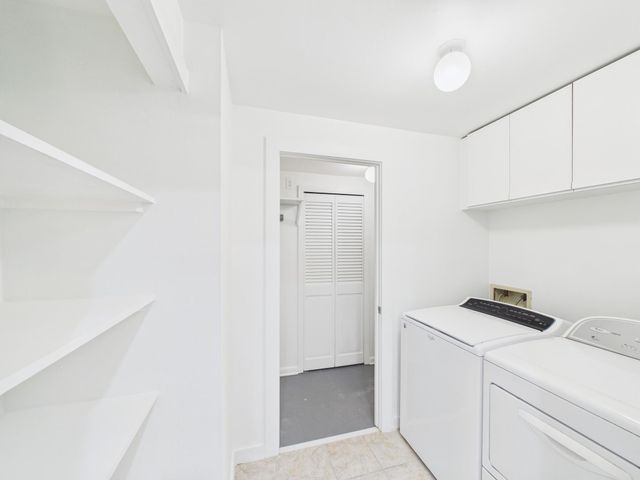 49 Briar Hollow Lane 304, Houston, TX 77027