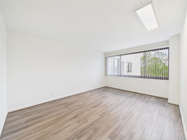 49 Briar Hollow Lane 304, Houston, TX 77027