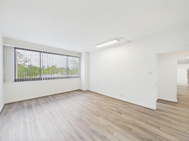 49 Briar Hollow Lane 304, Houston, TX 77027