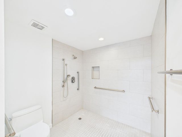 49 Briar Hollow Lane 304, Houston, TX 77027