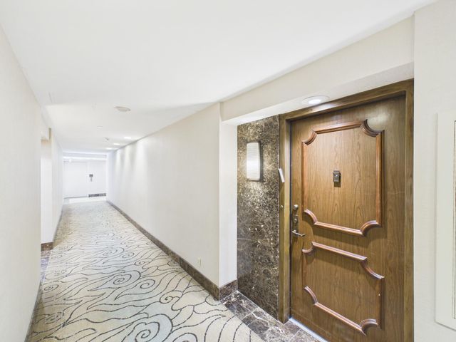 49 Briar Hollow Lane 304, Houston, TX 77027