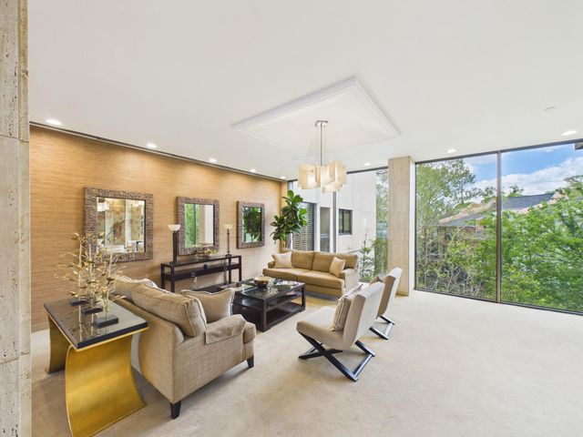 49 Briar Hollow Lane 304, Houston, TX 77027