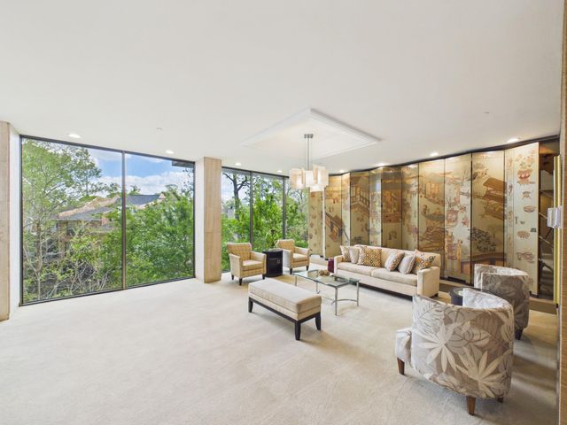 49 Briar Hollow Lane 304, Houston, TX 77027