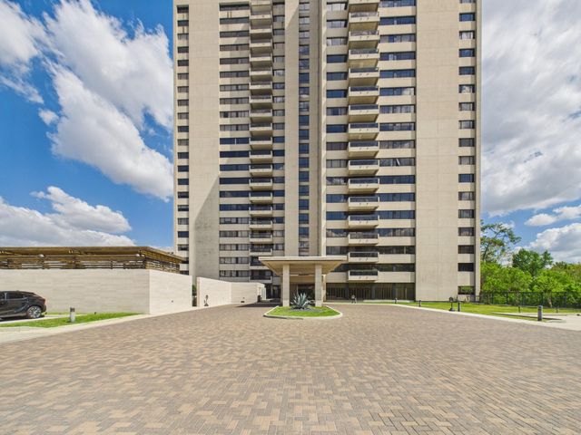 49 Briar Hollow Lane 304, Houston, TX 77027