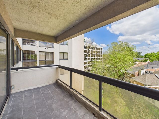 49 Briar Hollow Lane 304, Houston, TX 77027