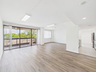 49 Briar Hollow Lane 304, Houston, TX 77027