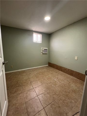 205 W 3rd St, Alice, TX 78332