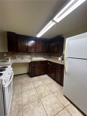 205 W 3rd St, Alice, TX 78332