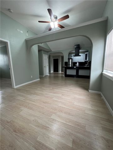 205 W 3rd St, Alice, TX 78332