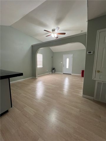 205 W 3rd St, Alice, TX 78332