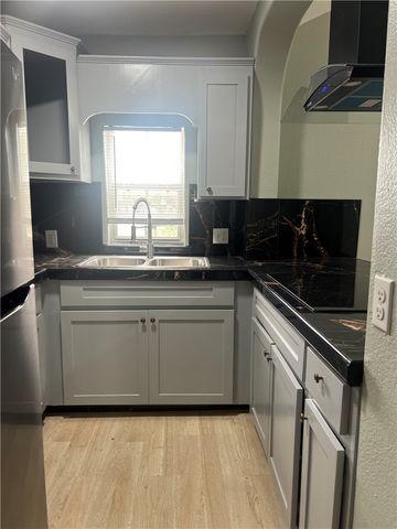 205 W 3rd St, Alice, TX 78332