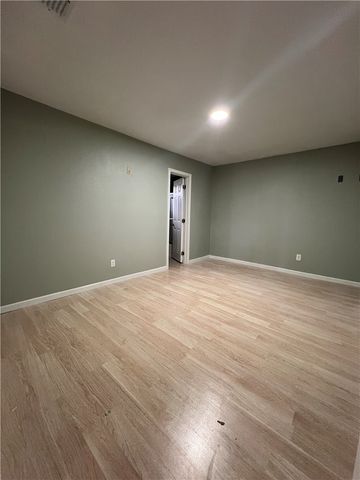 205 W 3rd St, Alice, TX 78332