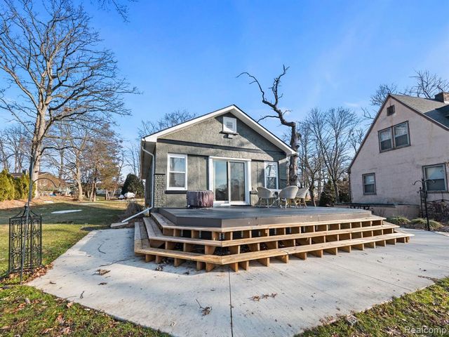 227 Shotwell Street, White Lake, MI 48386