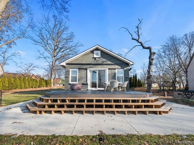 227 Shotwell Street, White Lake, MI 48386