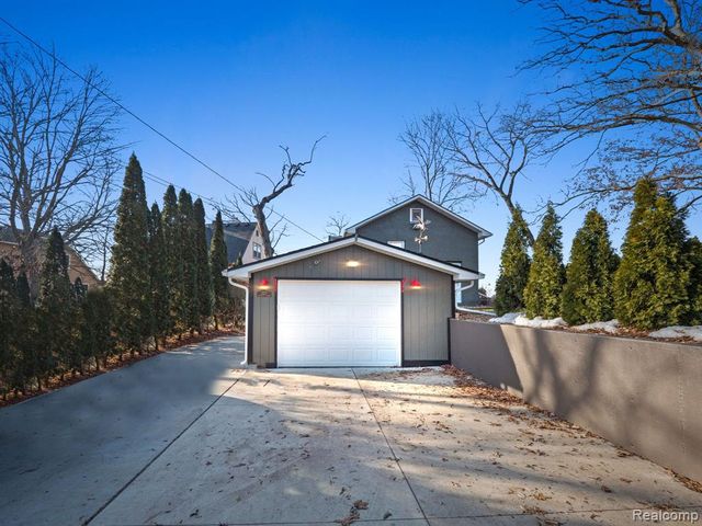 227 Shotwell Street, White Lake, MI 48386