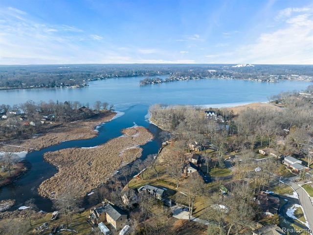 227 Shotwell Street, White Lake, MI 48386