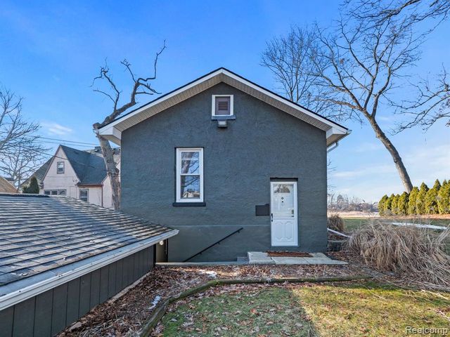 227 Shotwell Street, White Lake, MI 48386