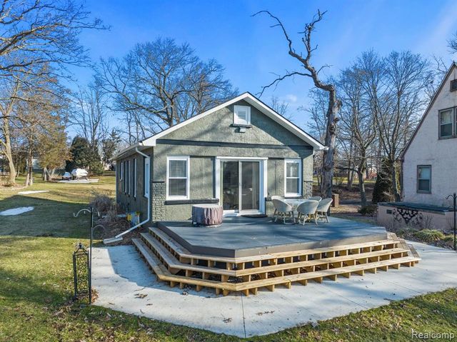 227 Shotwell Street, White Lake, MI 48386