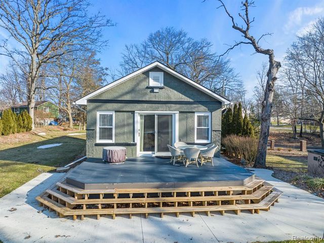 227 Shotwell Street, White Lake, MI 48386