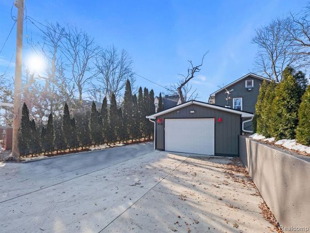 227 Shotwell Street, White Lake, MI 48386