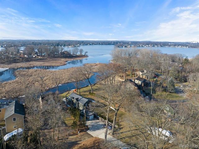 227 Shotwell Street, White Lake, MI 48386