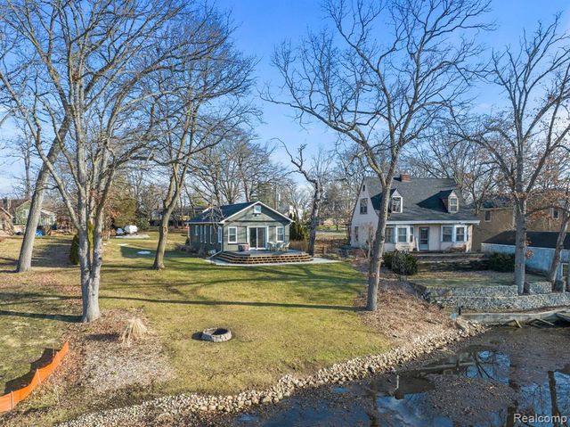 227 Shotwell Street, White Lake, MI 48386