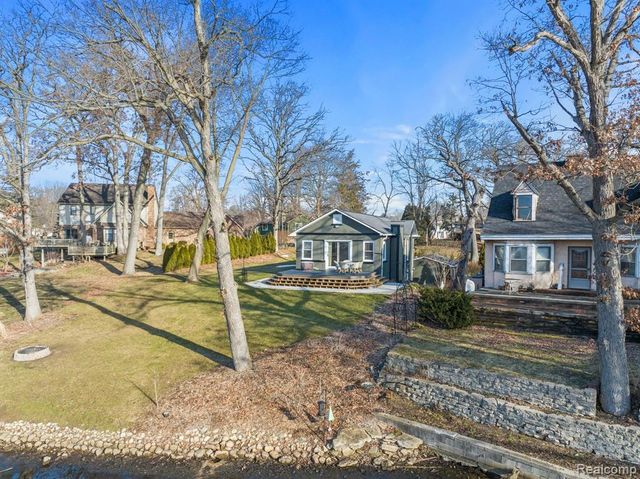 227 Shotwell Street, White Lake, MI 48386