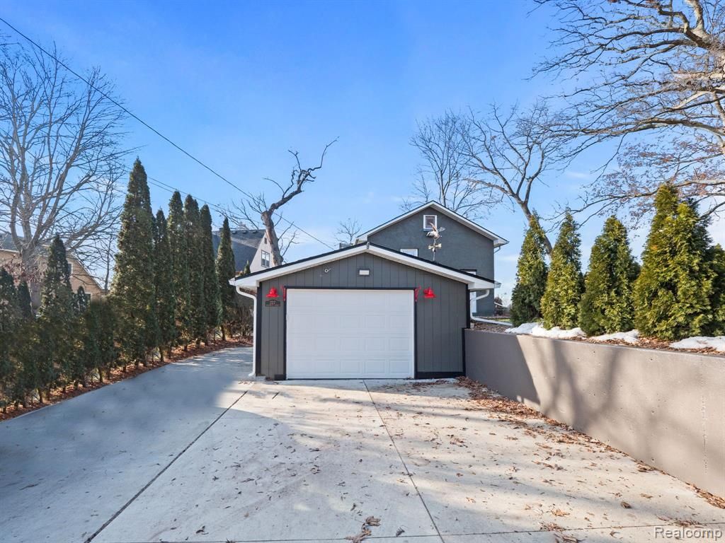 227 Shotwell Street, White Lake, MI 48386