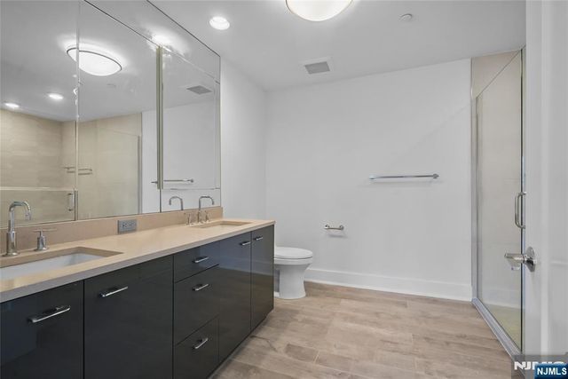 150 Henley Place 404, Weehawken, NJ 07086