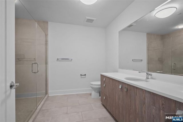 150 Henley Place 404, Weehawken, NJ 07086