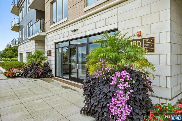 150 Henley Place 404, Weehawken, NJ 07086