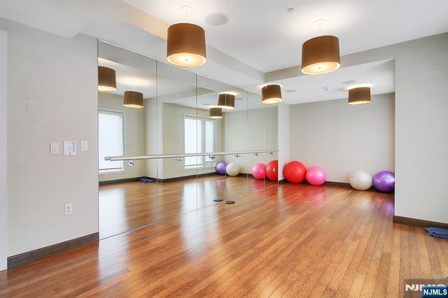 150 Henley Place 404, Weehawken, NJ 07086