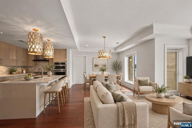 150 Henley Place 404, Weehawken, NJ 07086