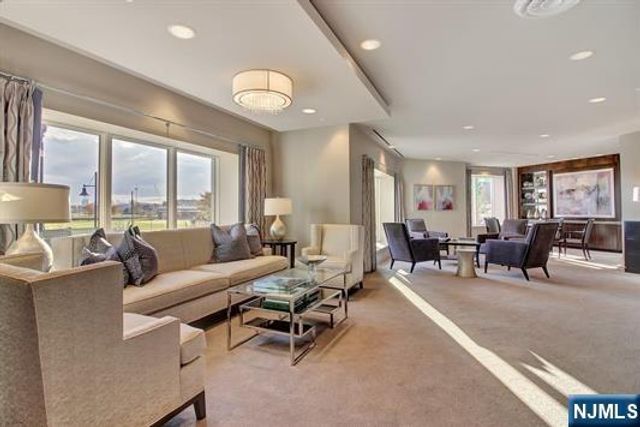 150 Henley Place 404, Weehawken, NJ 07086