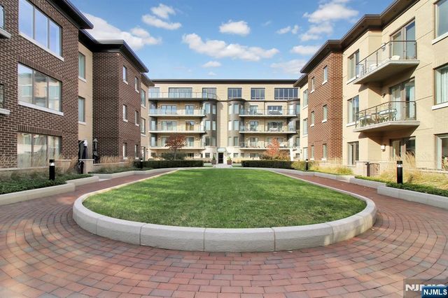 150 Henley Place 404, Weehawken, NJ 07086