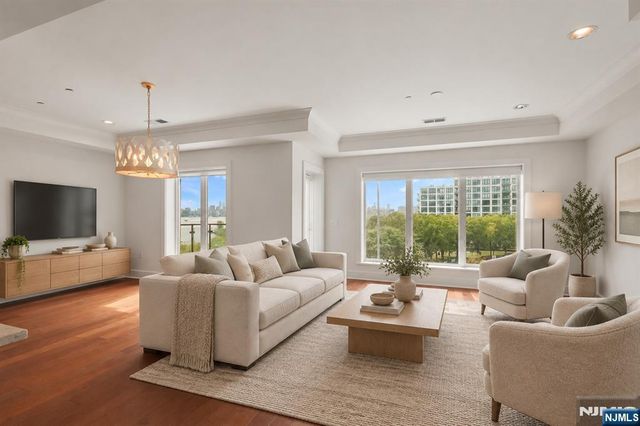 150 Henley Place 404, Weehawken, NJ 07086