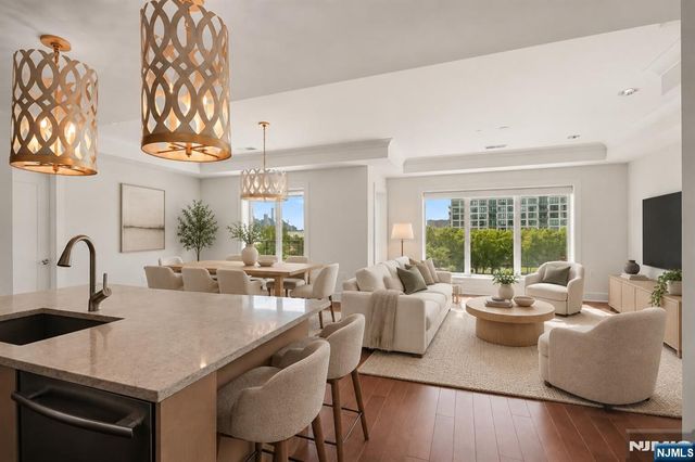 150 Henley Place 404, Weehawken, NJ 07086