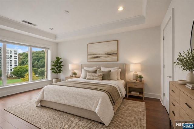 150 Henley Place 404, Weehawken, NJ 07086